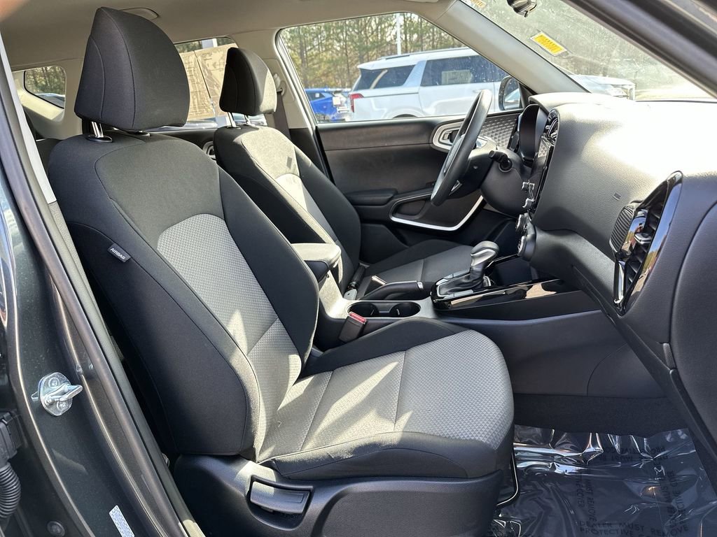 Used 2025 Kia Soul S image 24