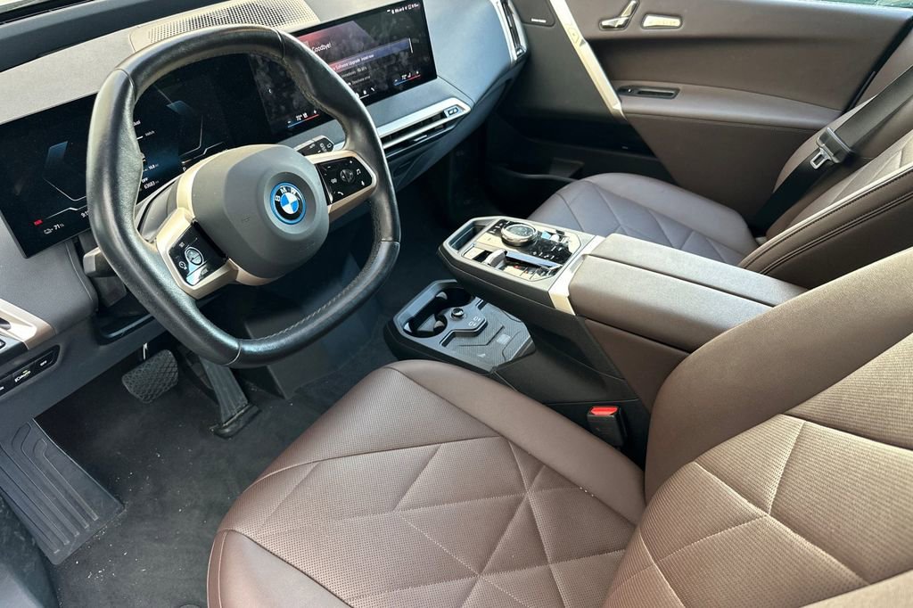 Used 2024 BMW iX xDrive50 w/ Premium Package image 9