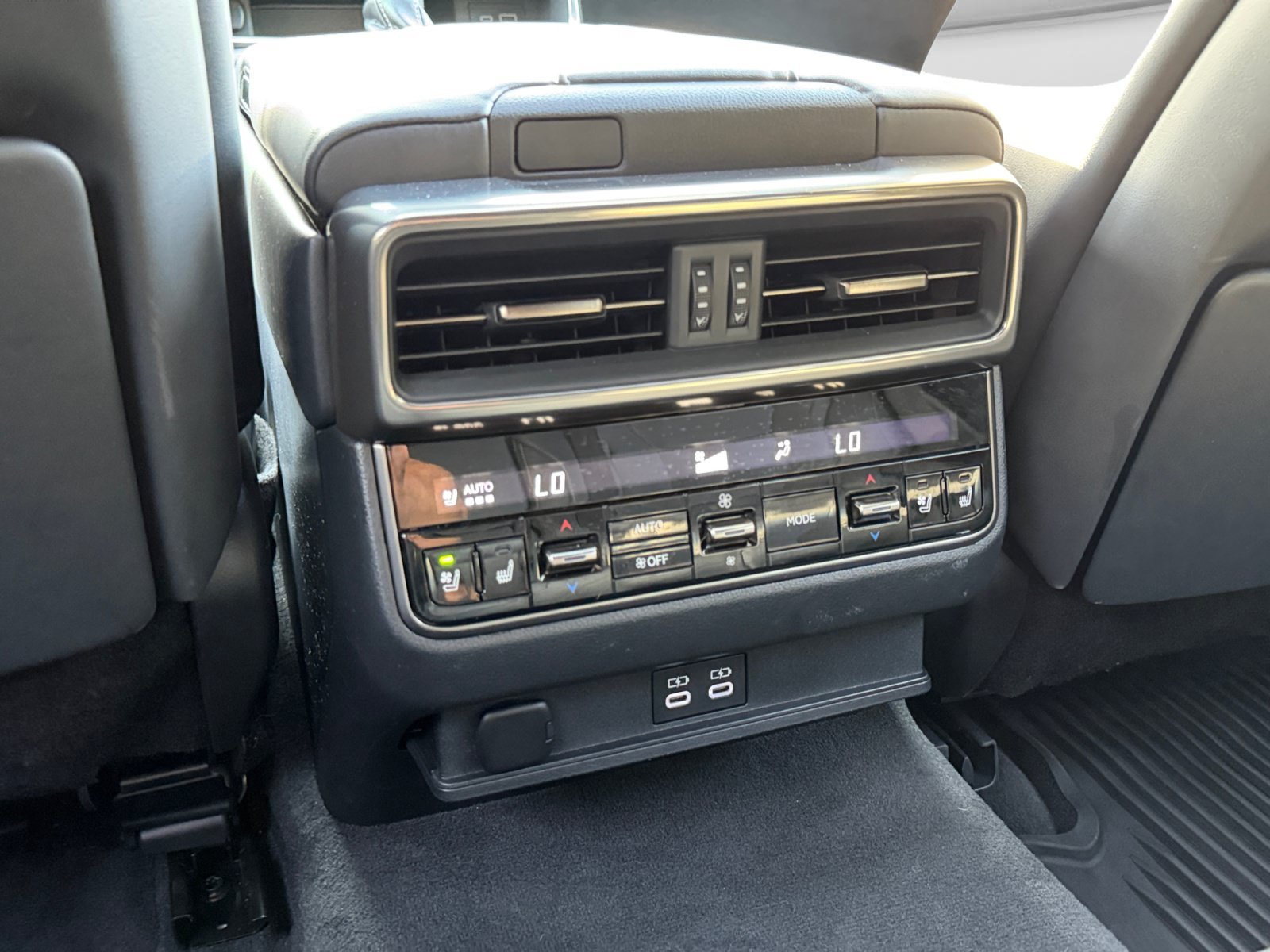 Used 2024 Lexus LX 600 4WD w/ Appearance Package image 18