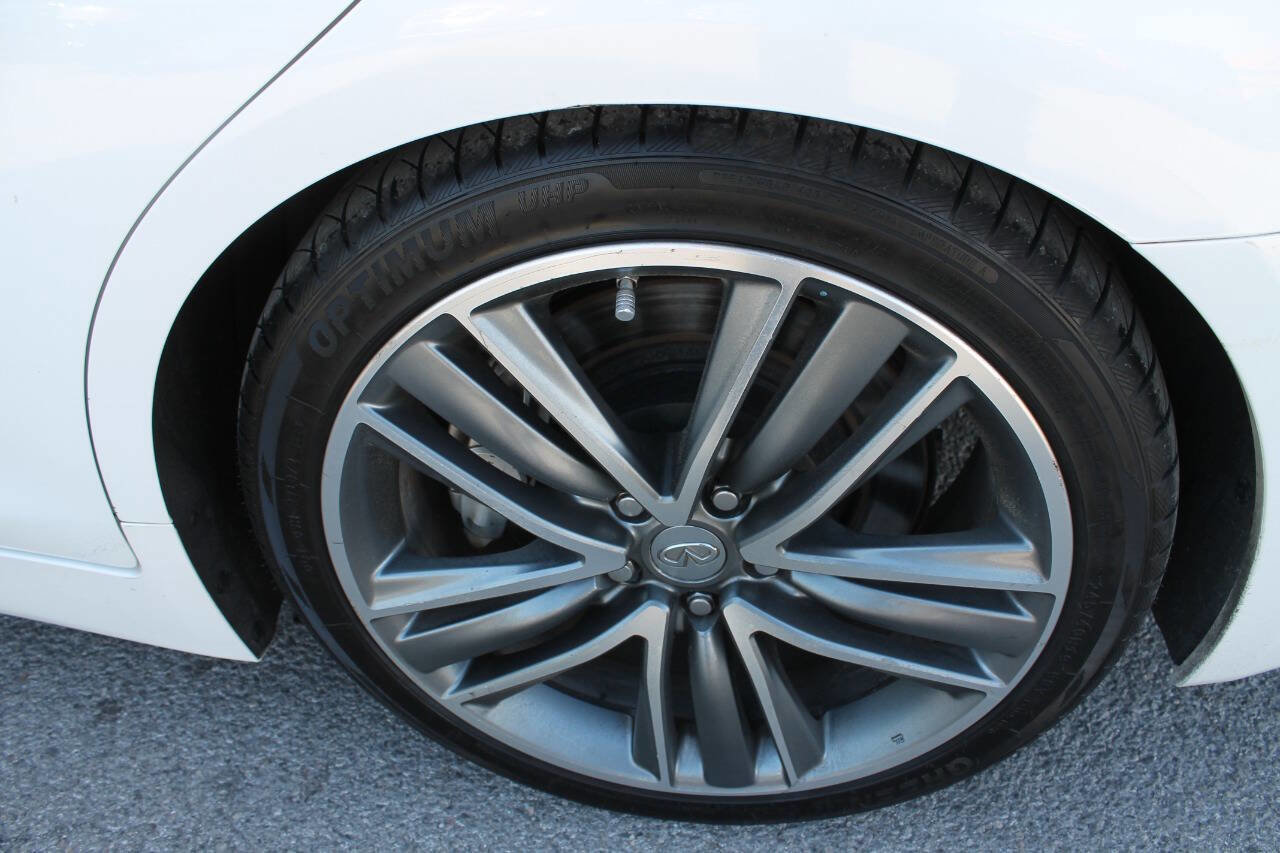 Used 2014 INFINITI Q50 Hybrid AWD w/ Deluxe Technology Package image 13