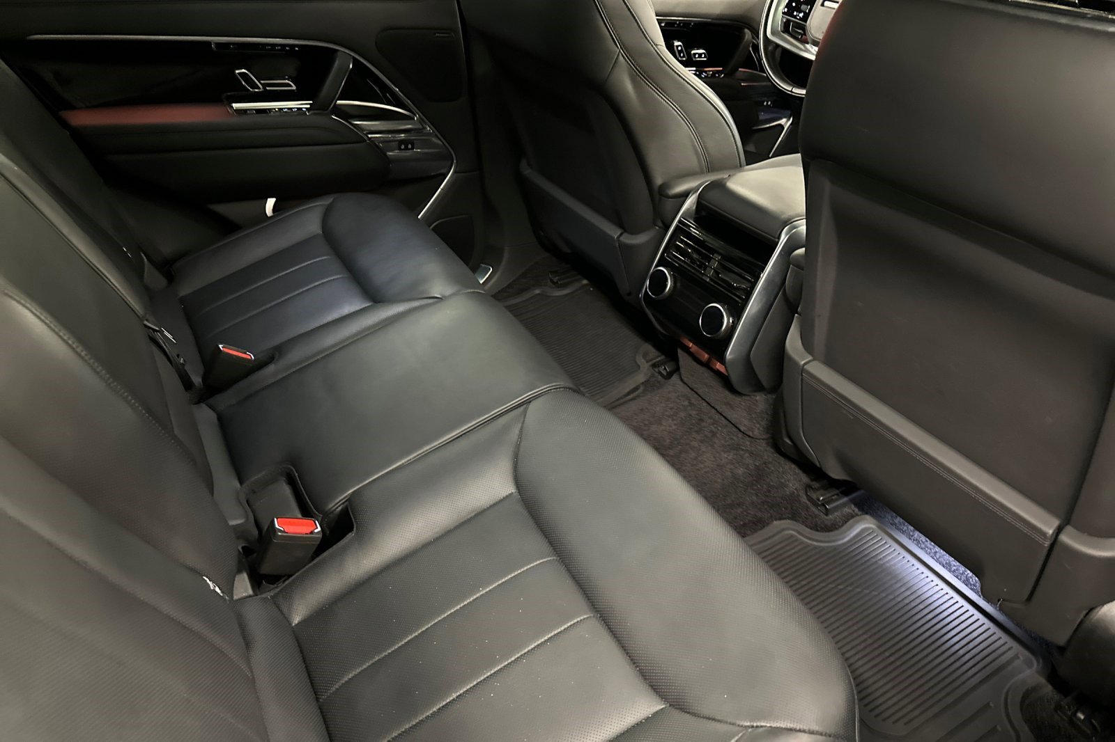 Used 2023 Land Rover Range Rover SE image 30