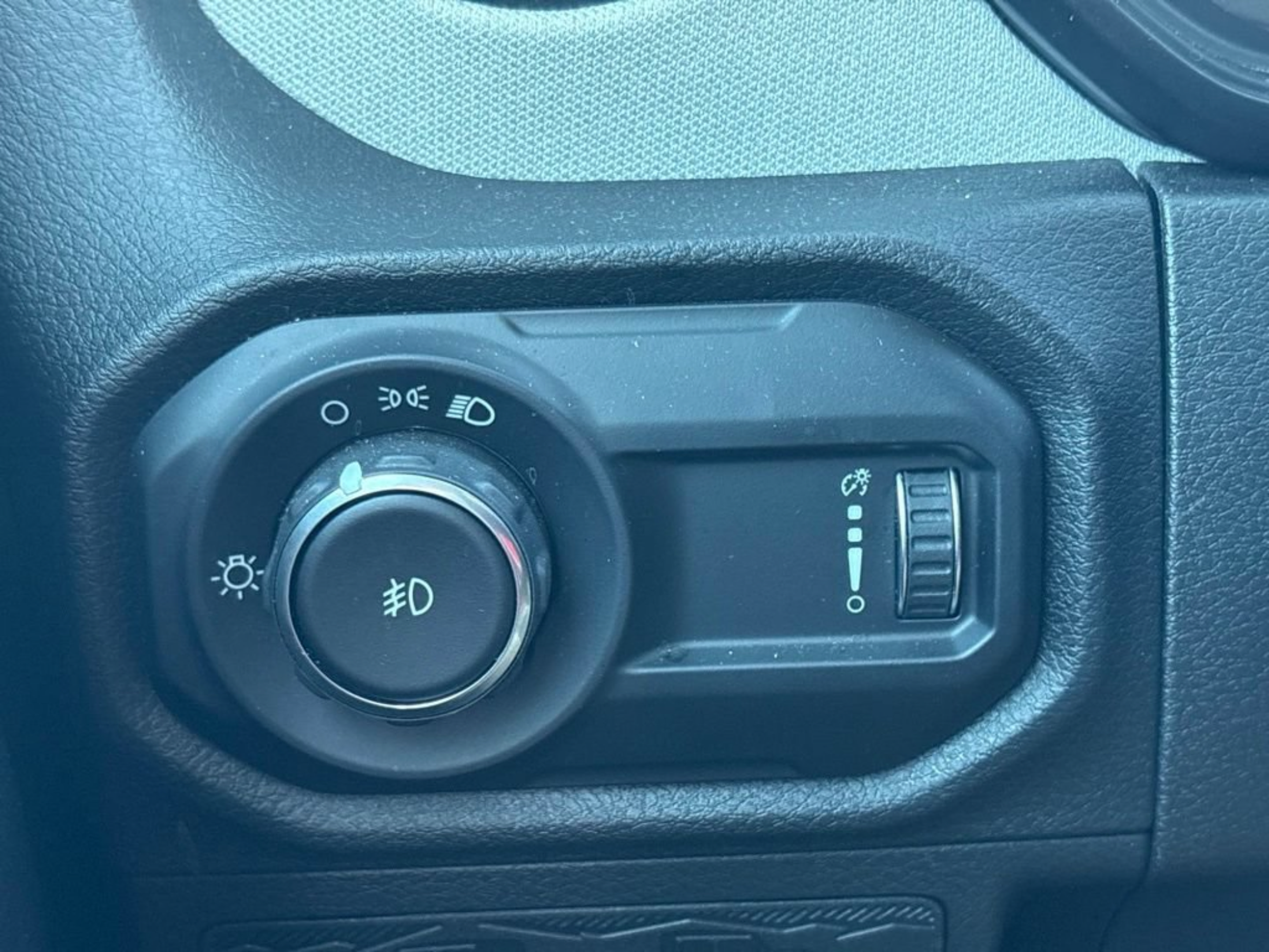 Used 2025 Jeep Wrangler Sport AWD/4WD image 19