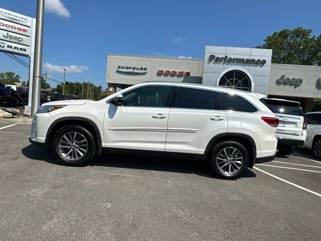 Used 2019 Toyota Highlander XLE AWD/4WD image 23