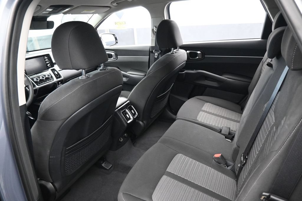 Used 2023 Kia Sorento LX FWD image 33