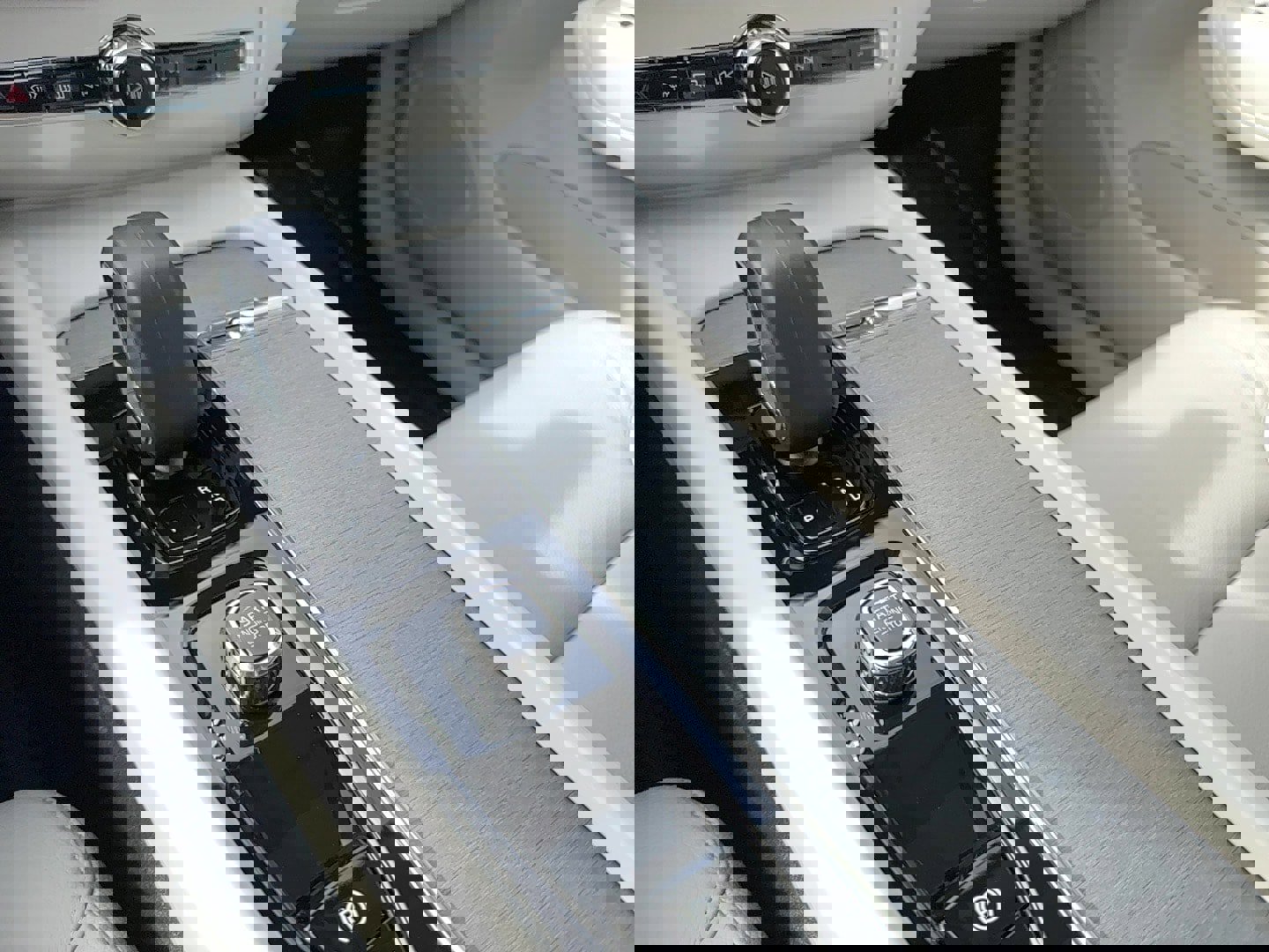 Certified 2023 Volvo XC60 B5 Plus w/ Climate Package image 24