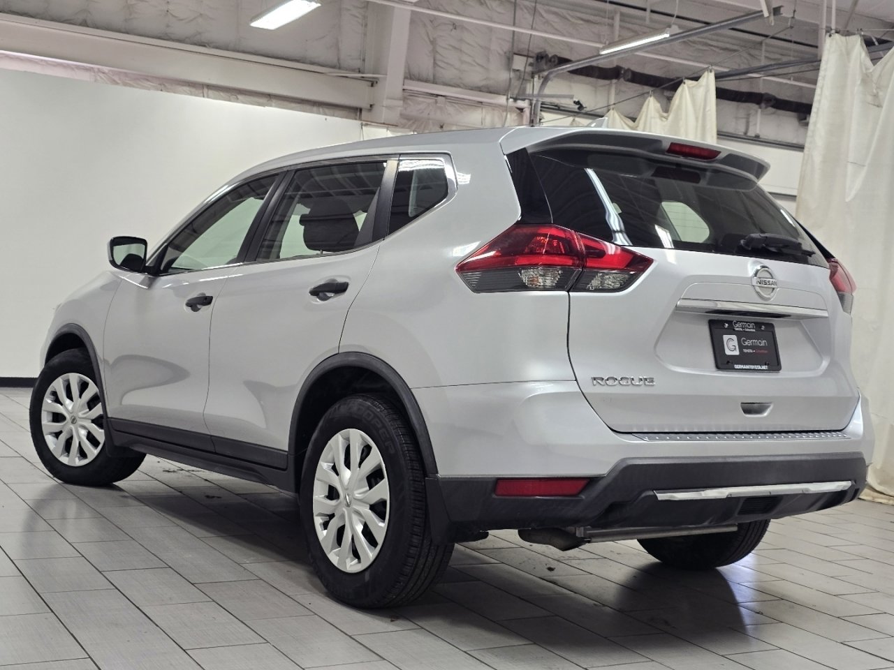 Used 2018 Nissan Rogue S image 13