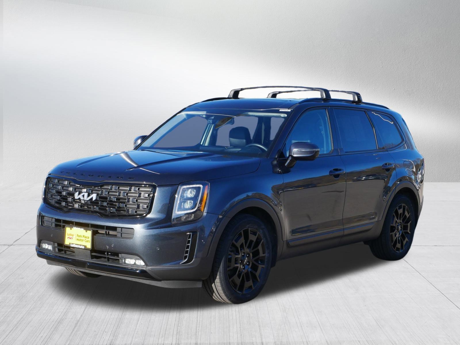 Used 2022 Kia Telluride SX w/ SX Prestige Package image 3