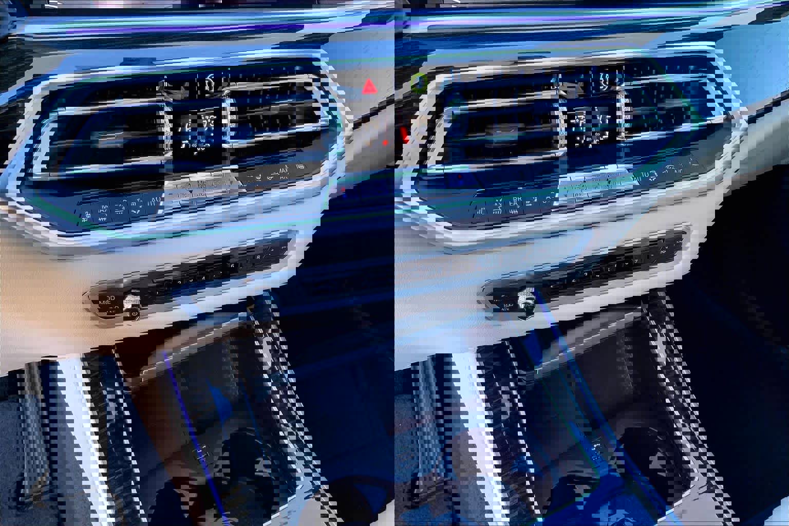 Used 2021 BMW X5 xDrive40i w/ Premium Package image 32