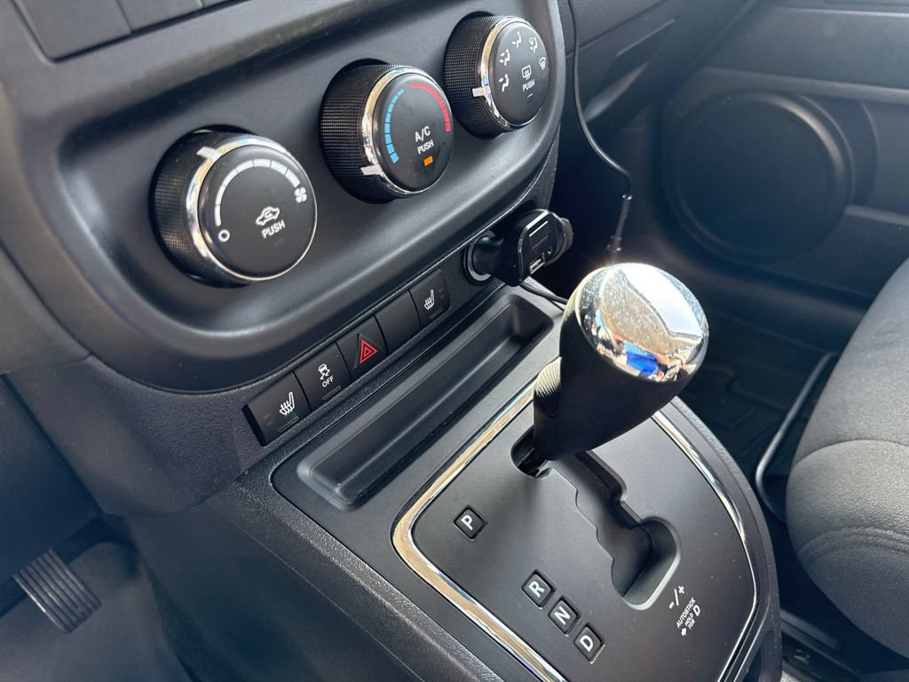 Used 2014 Jeep Patriot Latitude AWD/4WD image 30