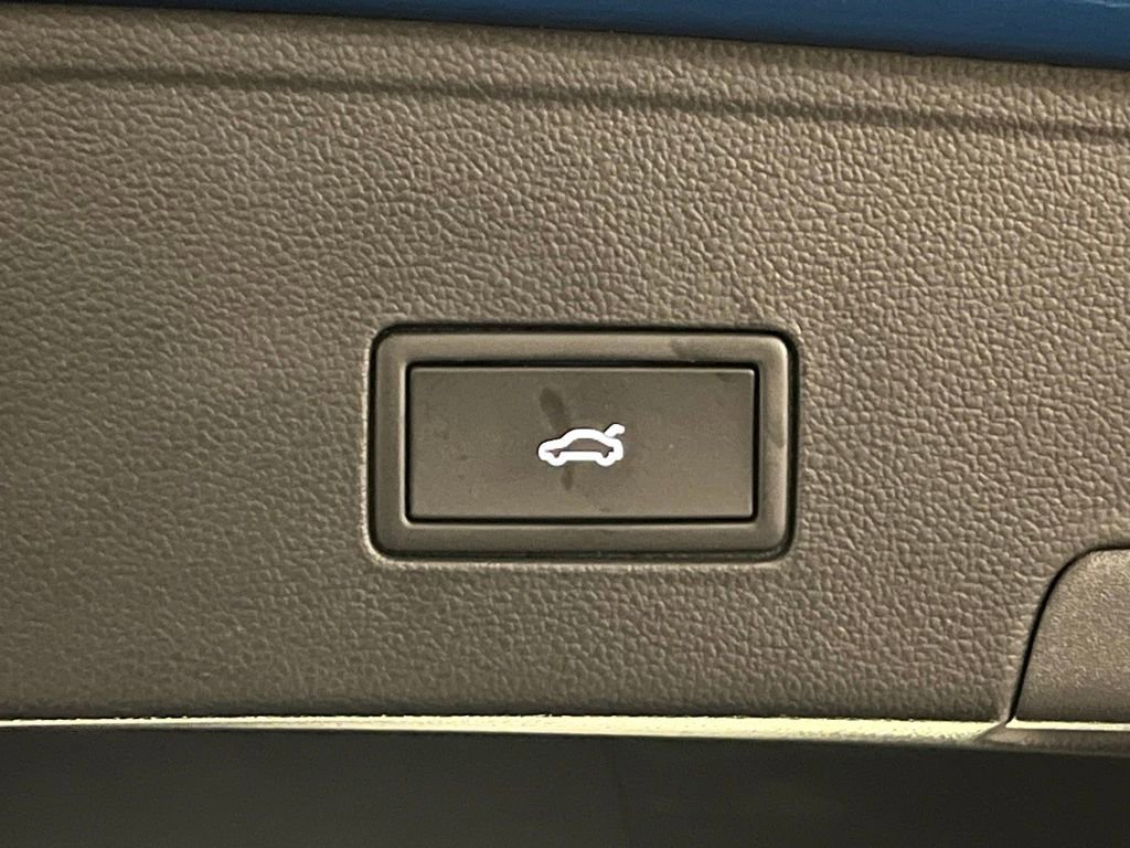 Used 2025 Volkswagen Atlas Cross Sport SEL Premium R-Line image 40