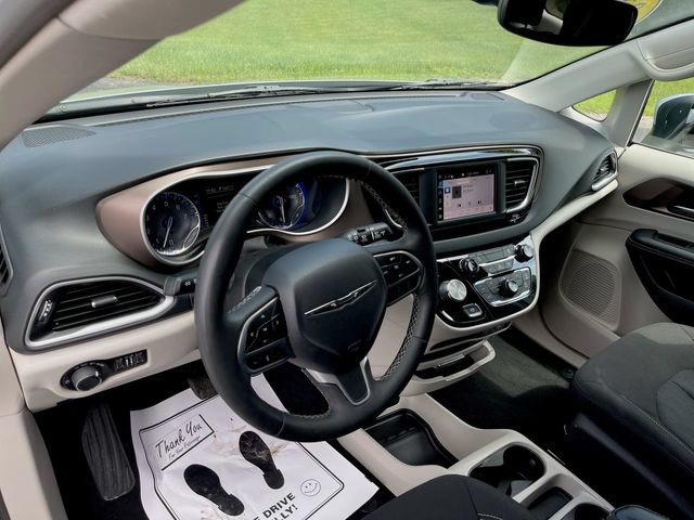 Used 2023 Chrysler Voyager LX FWD image 11