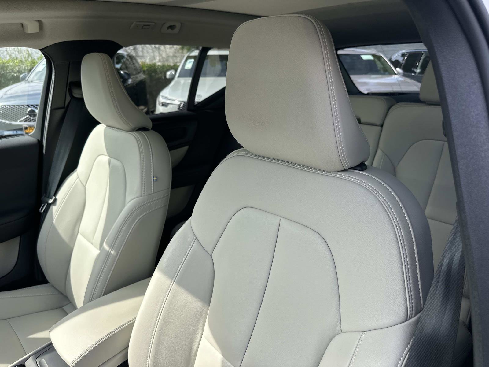 Certified 2026 Volvo XC40 B5 Plus w/ Protection Package Premier image 19