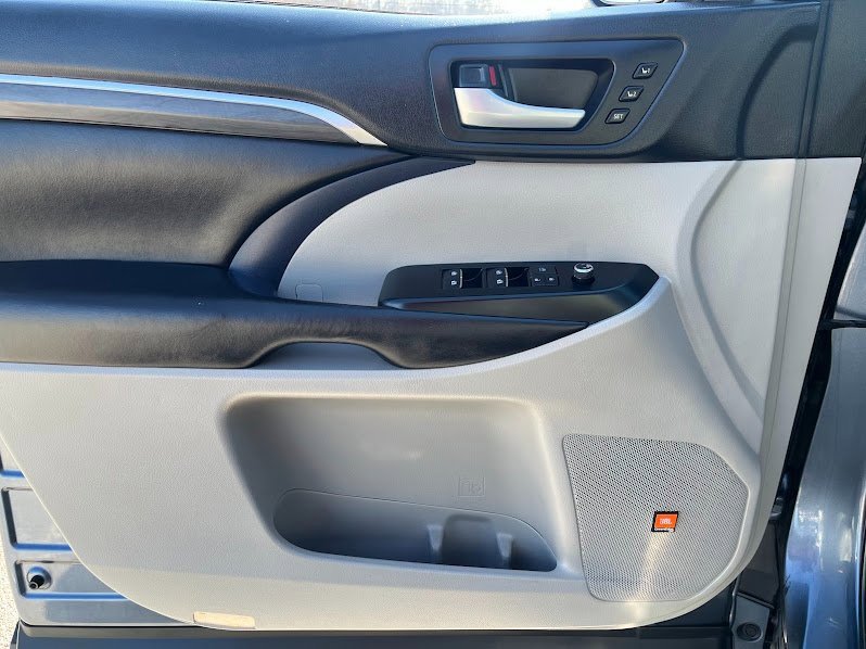 Used 2019 Toyota Highlander Limited image 6