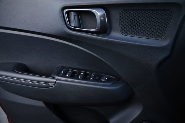 Used 2024 Hyundai Venue Limited image 14