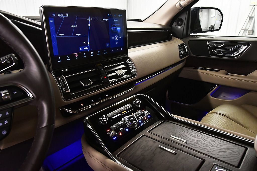 Used 2024 Lincoln Navigator Reserve AWD/4WD image 23