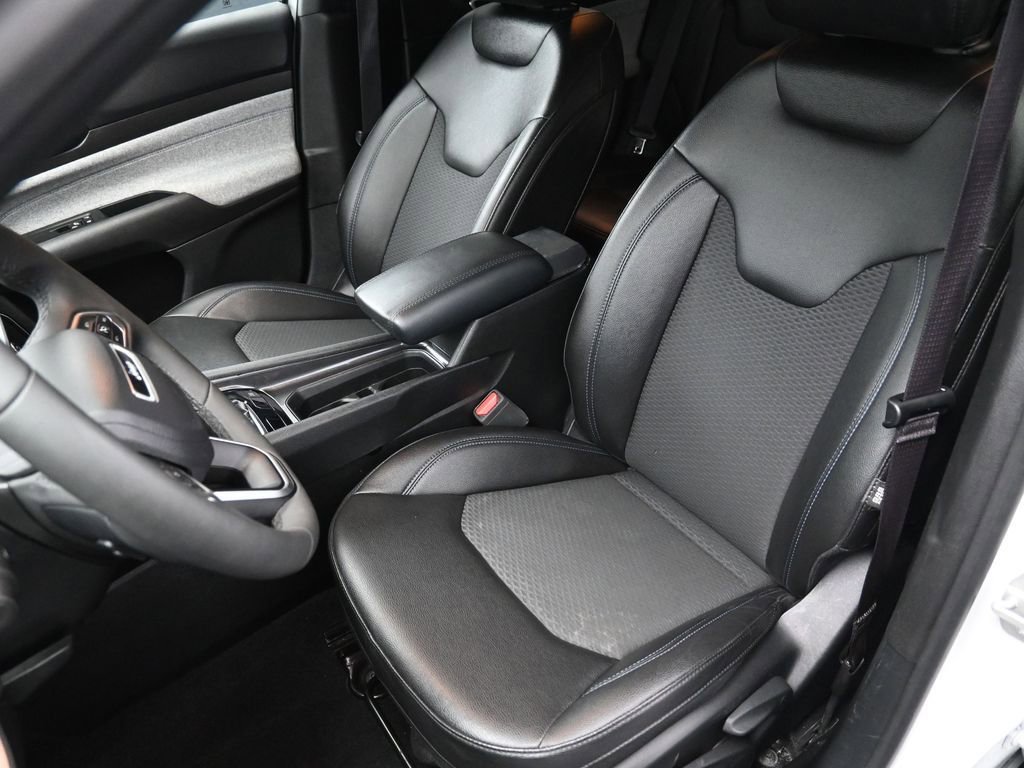 Used 2024 Jeep Compass Latitude image 10