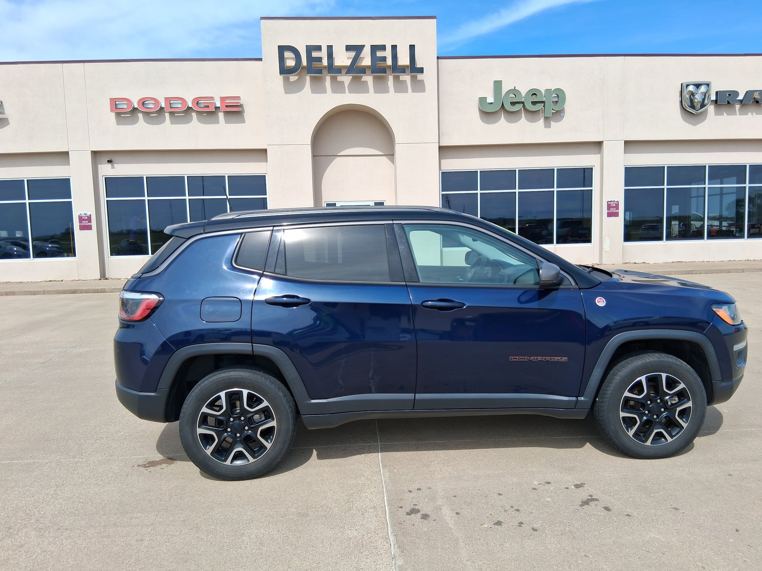 Used 2021 Jeep Compass Trailhawk AWD/4WD image 1