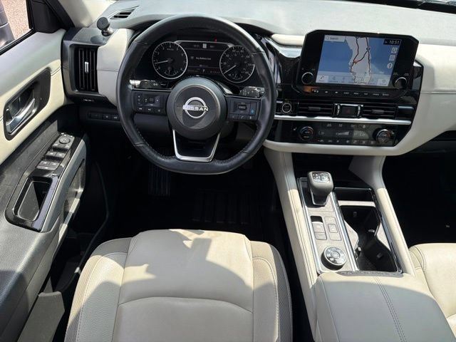 Used 2023 Nissan Pathfinder SL AWD/4WD image 19