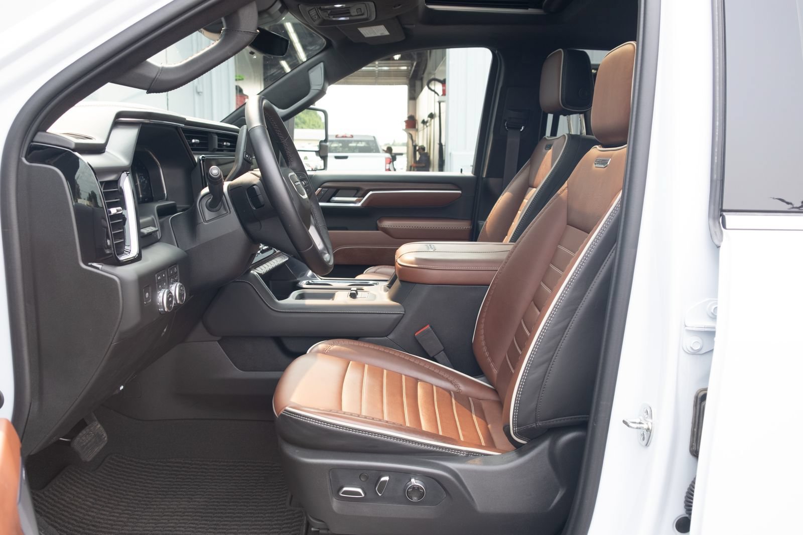 Used 2026 GMC Sierra 3500 Denali Ultimate AWD/4WD image 12