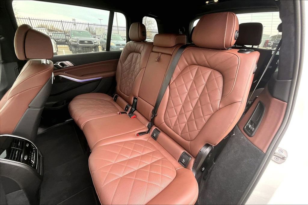 Used 2025 BMW X7 xDrive40i w/ M Sport Package image 30