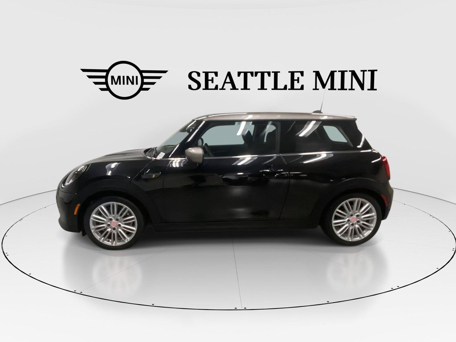 Used 2024 MINI Cooper SE FWD image 6
