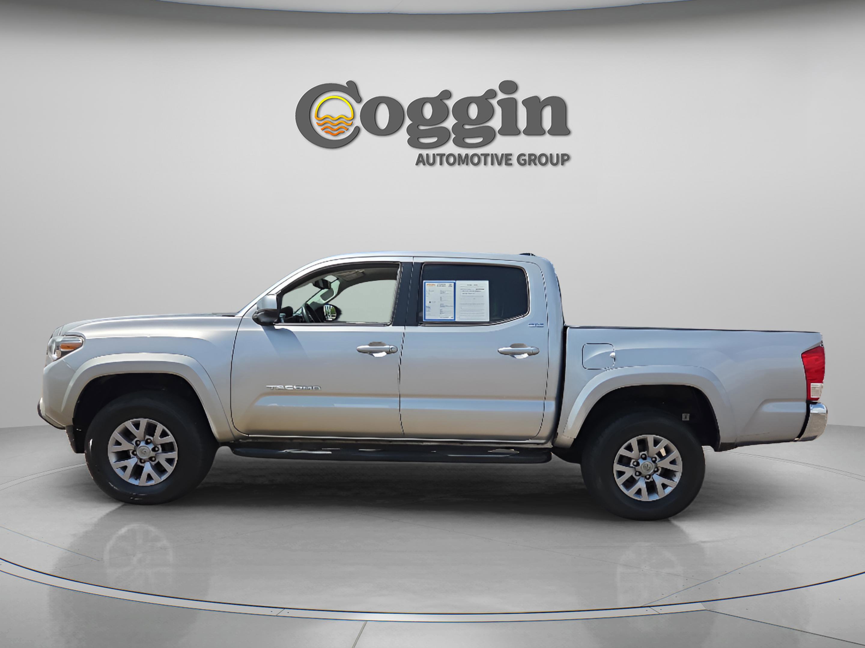 Used 2017 Toyota Tacoma SR5 w/ Tow Package RWD image 2