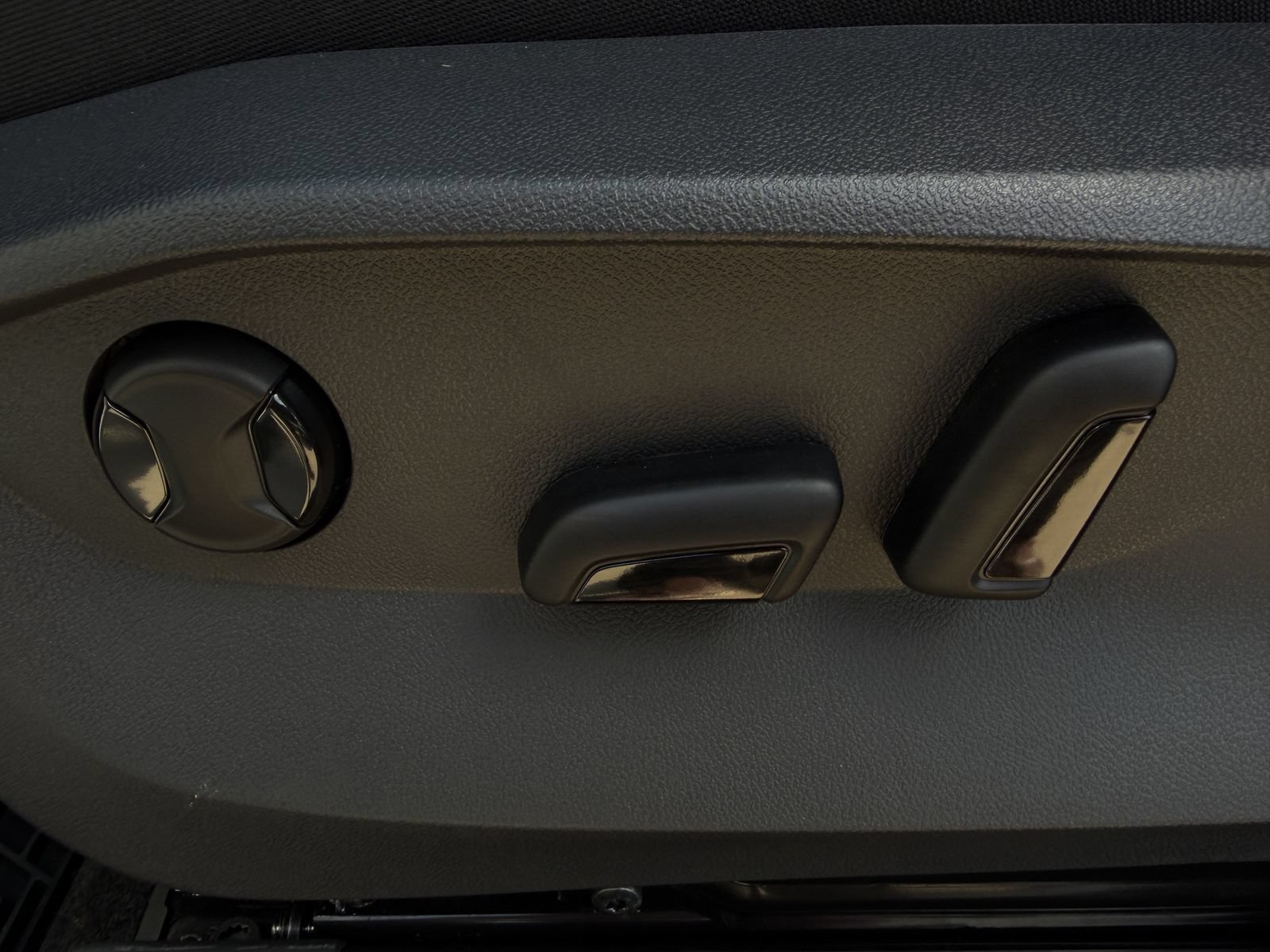 New 2026 Volkswagen Taos SE FWD image 27