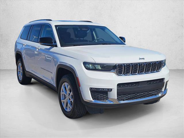 Used 2023 Jeep Grand Cherokee L Limited w/ Luxury Tech Group II AWD/4WD image 3