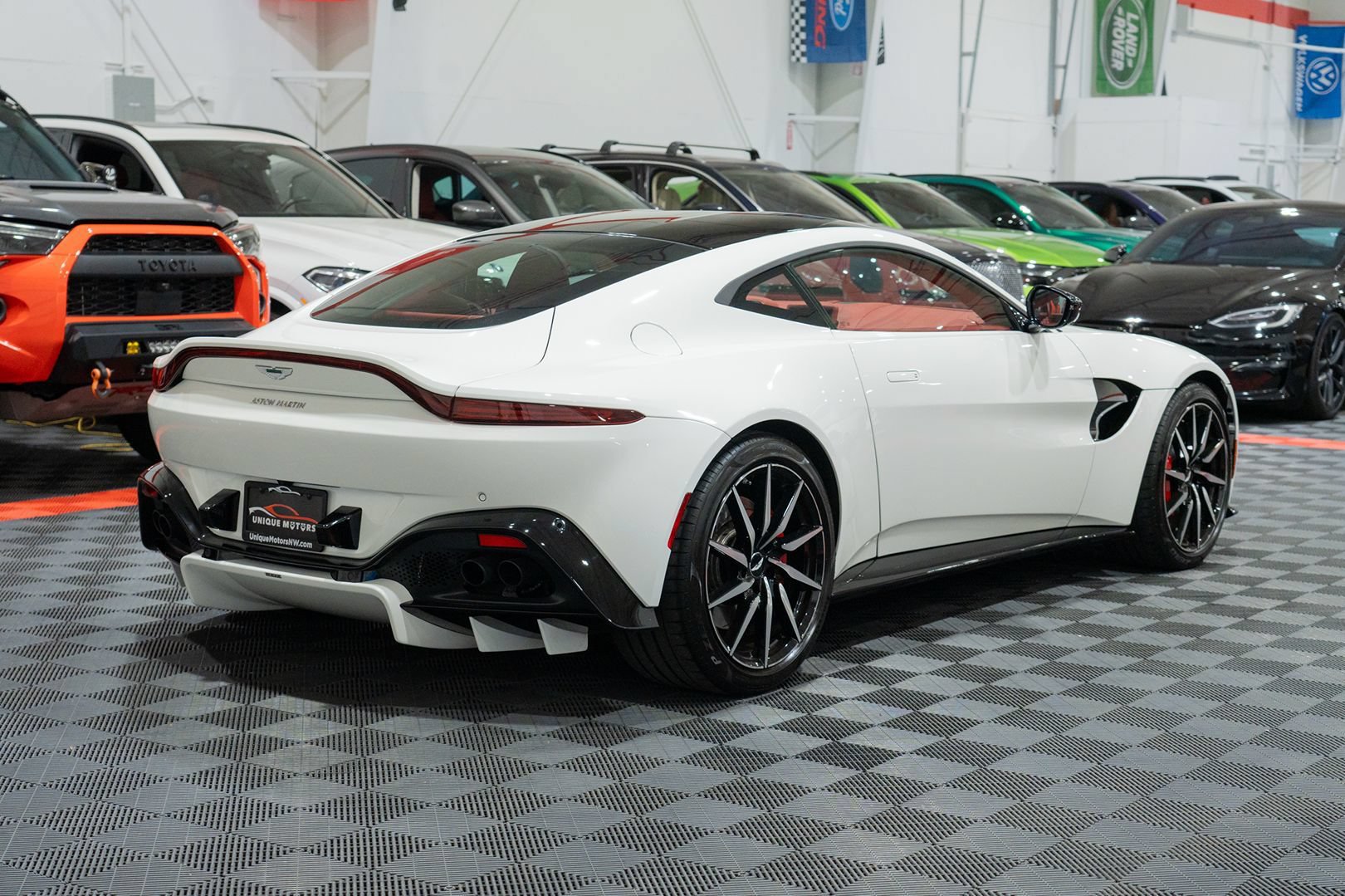 Used 2019 Aston Martin V8 Vantage Coupe RWD image 10