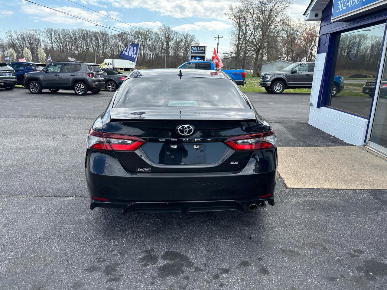 Used 2021 Toyota Camry SE image 6