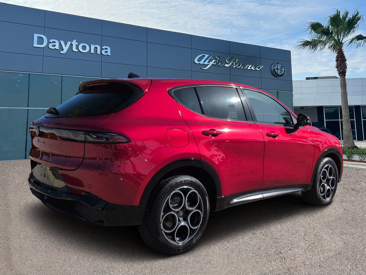 New 2026 Alfa Romeo Tonale w/ Black Premium Package AWD/4WD image 3
