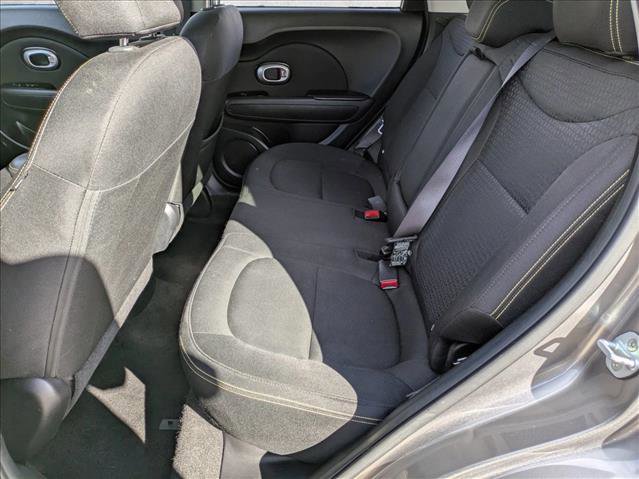 Used 2016 Kia Soul + image 18