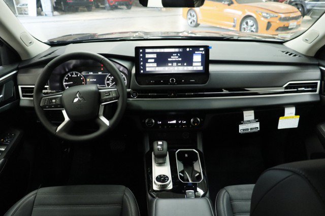 New 2026 Mitsubishi Outlander FWD image 19