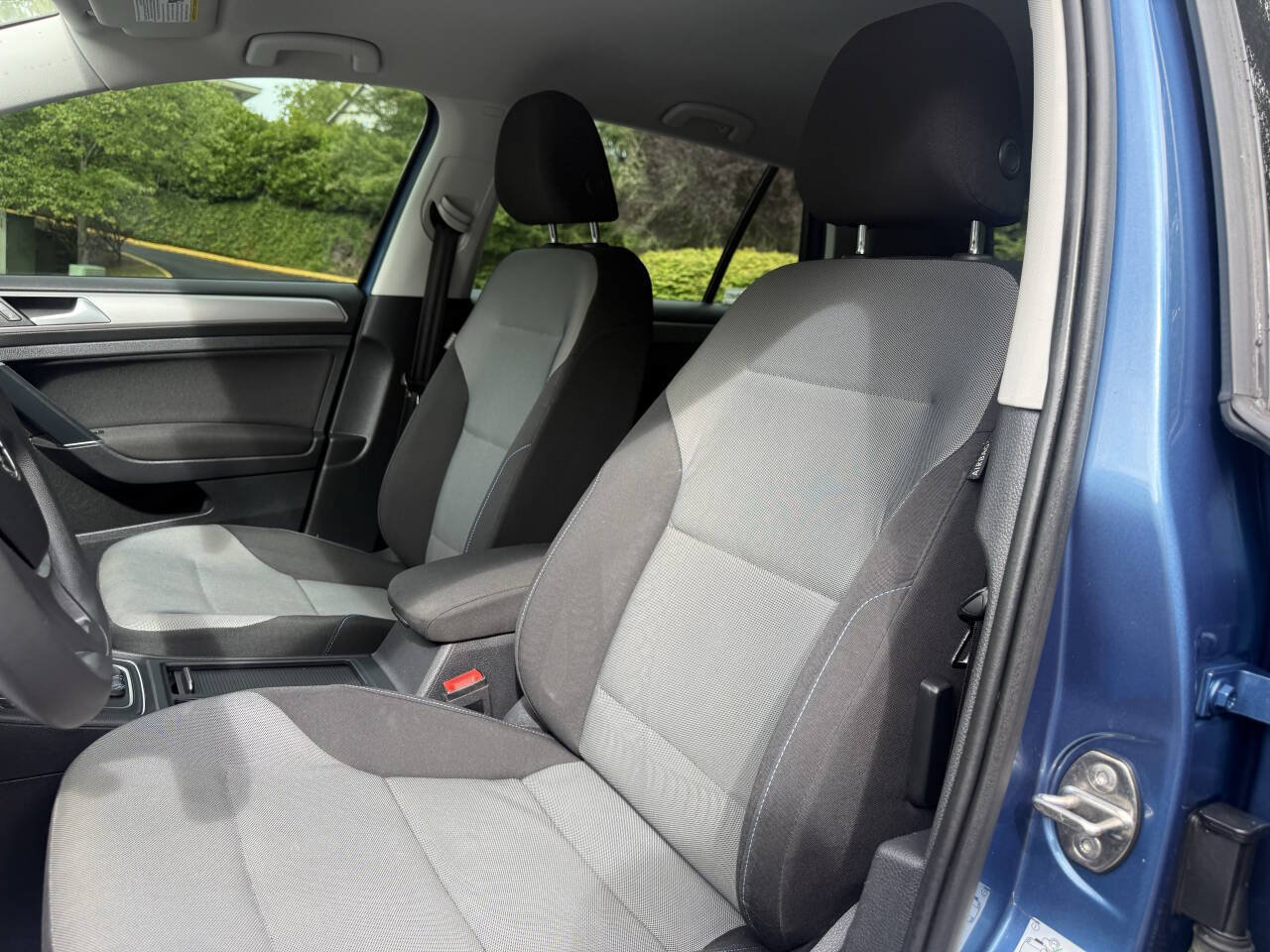 Used 2016 Volkswagen e-Golf SE FWD image 20