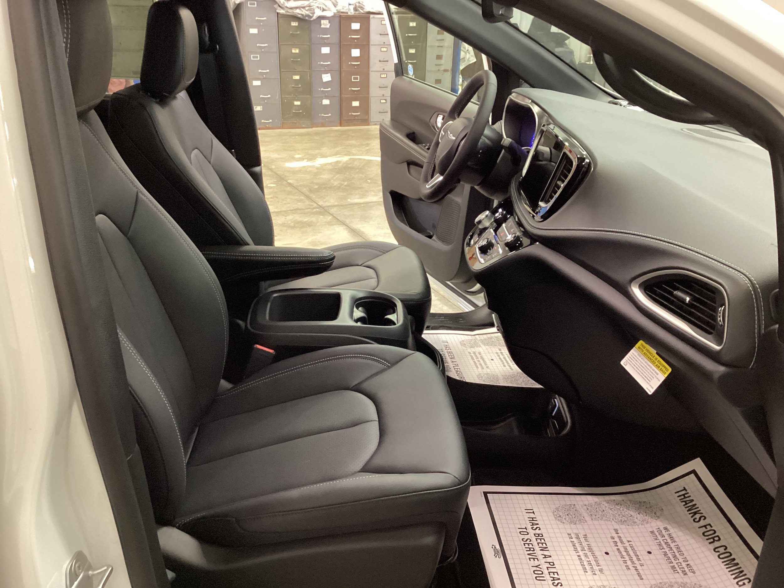 New 2026 Chrysler Pacifica Select AWD/4WD image 33