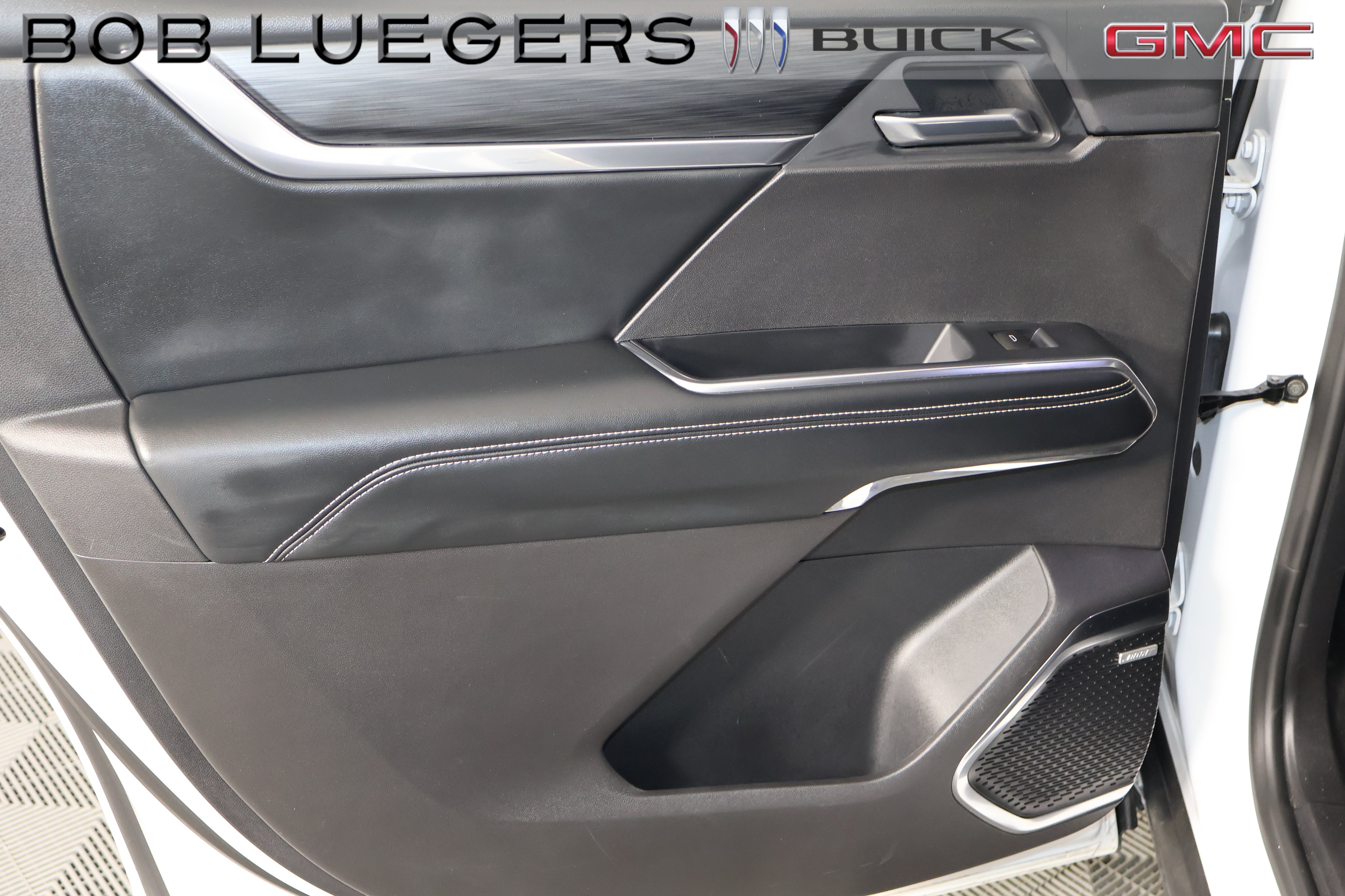 Certified 2025 GMC Acadia Elevation FWD image 10