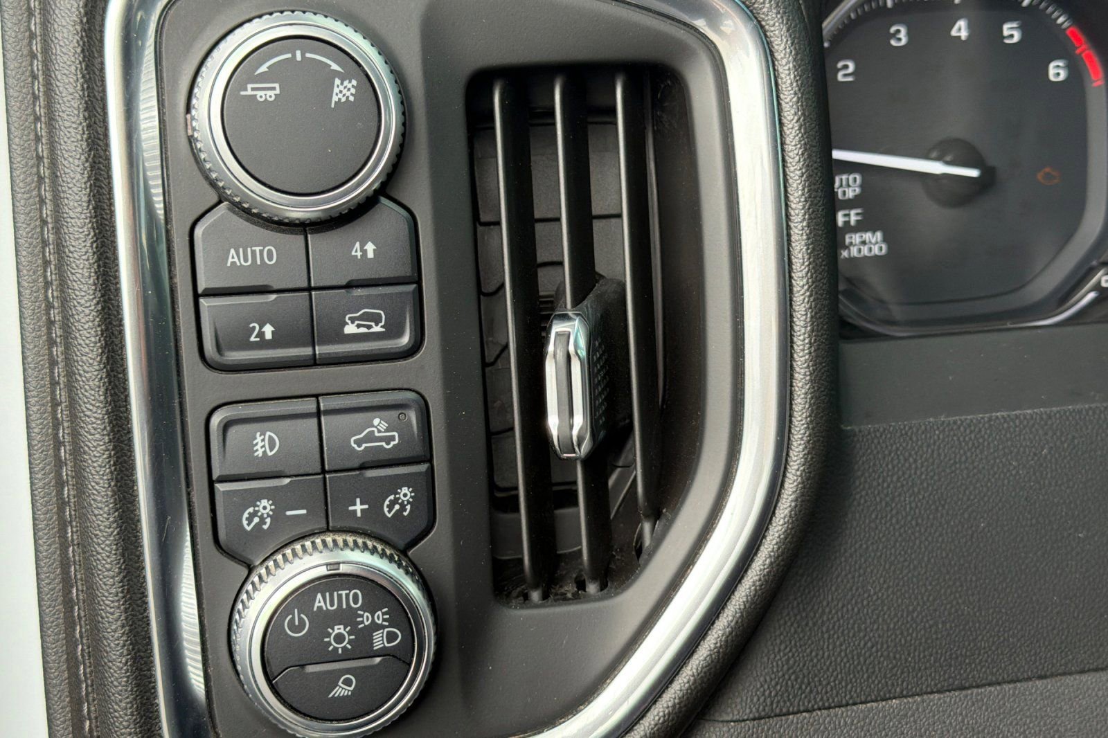 Used 2019 GMC Sierra 1500 SLT AWD/4WD image 40