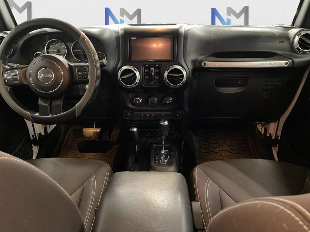 Used 2015 Jeep Wrangler Unlimited Sahara w/ Connectivity Group AWD/4WD image 10