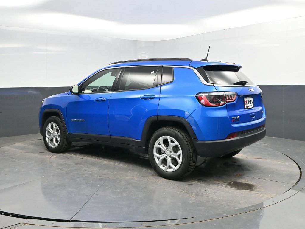 Used 2024 Jeep Compass Latitude AWD/4WD image 5