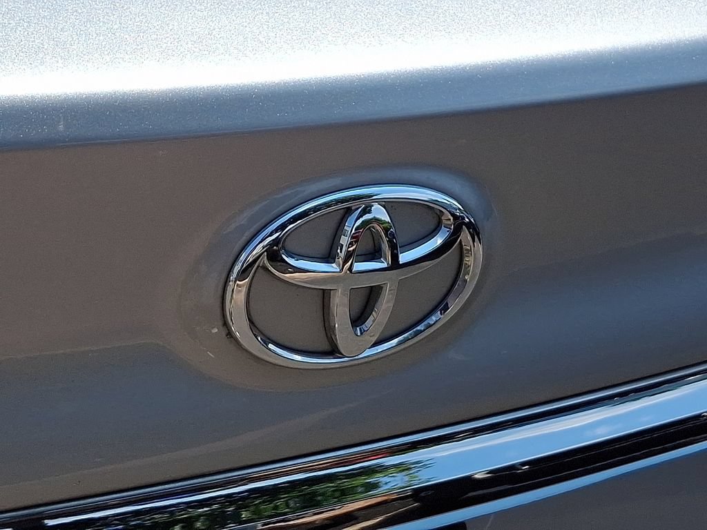 Used 2017 Toyota Camry XLE FWD image 30