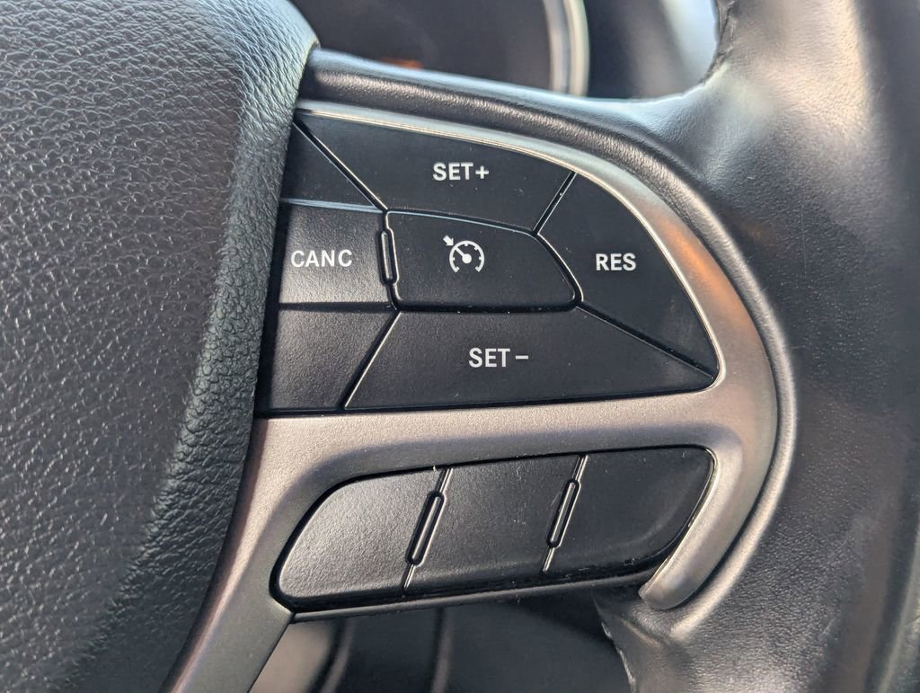 Used 2019 Jeep Grand Cherokee Laredo w/ Laredo X Package RWD image 17