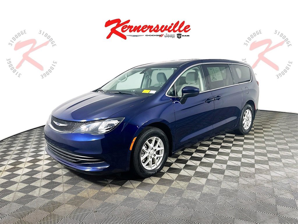 Used 2020 Chrysler Voyager LX image 3