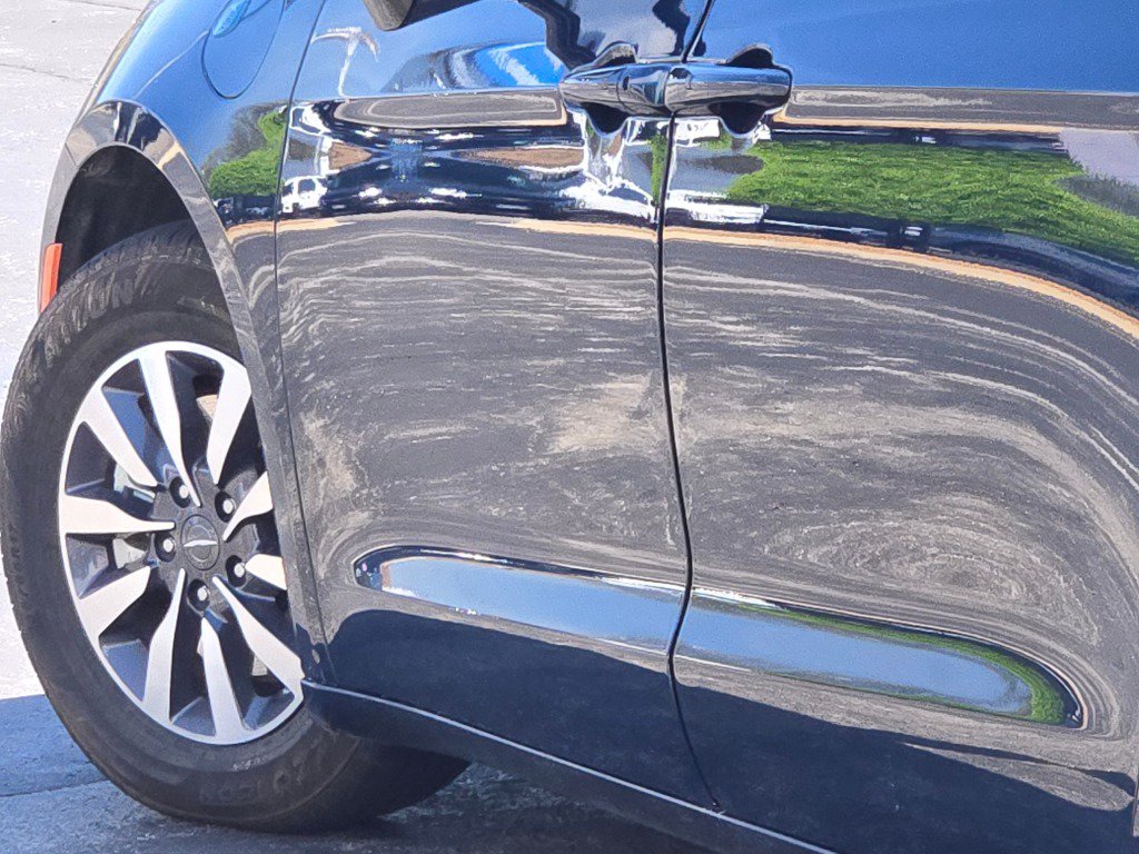 Used 2024 Chrysler Pacifica Limited FWD image 16