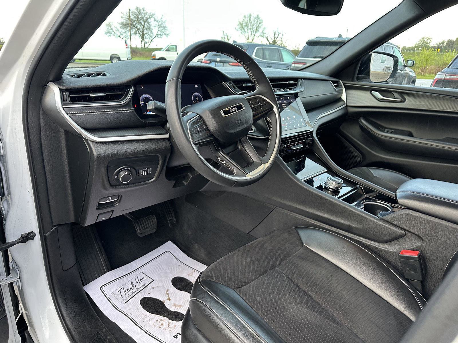 Used 2023 Jeep Grand Cherokee Altitude AWD/4WD image 19