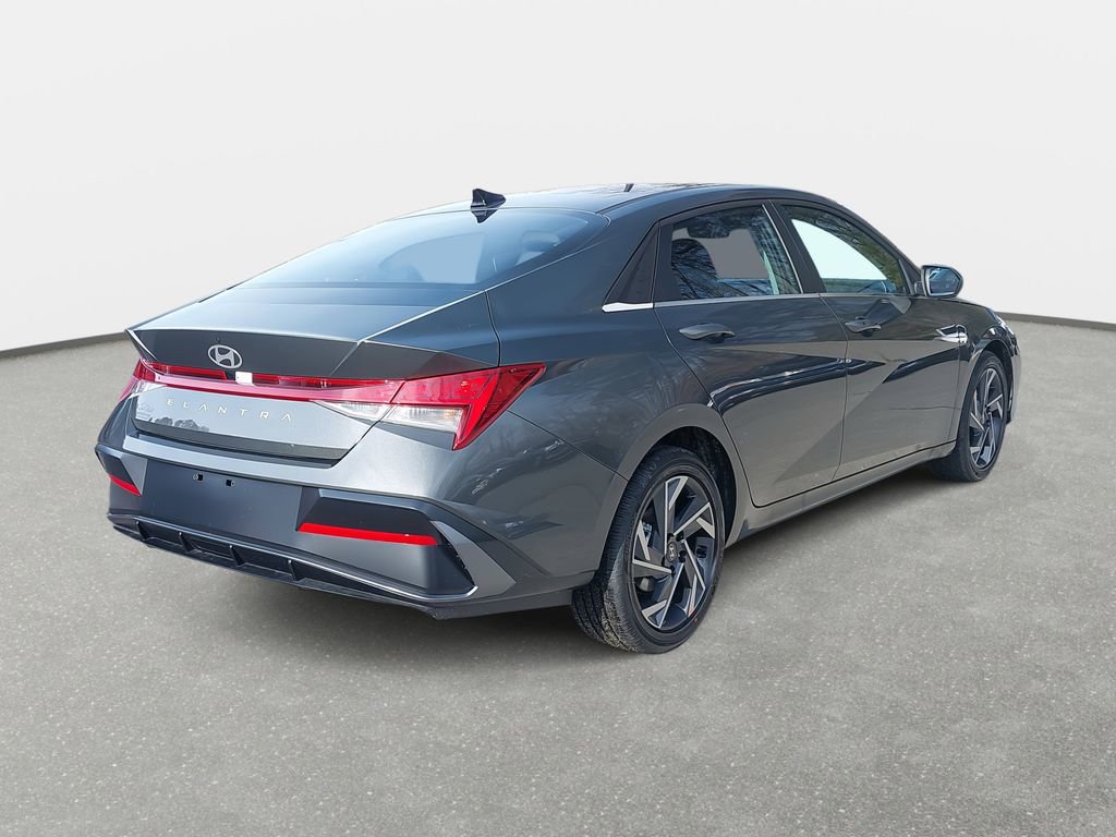 Certified 2025 Hyundai Elantra SEL w/ Cargo Package image 5