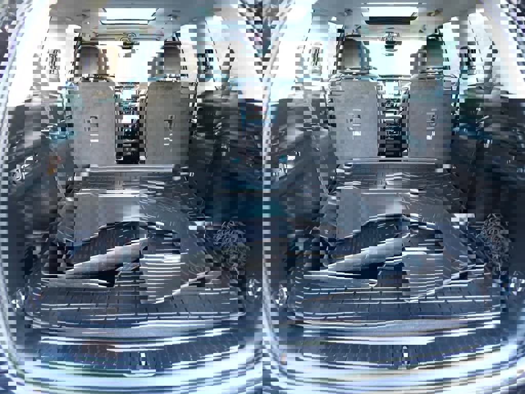 Used 2023 Jeep Grand Cherokee L Limited w/ Black Appearance Package image 23