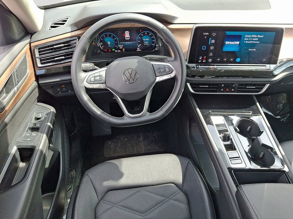 Used 2025 Volkswagen Atlas SE image 12