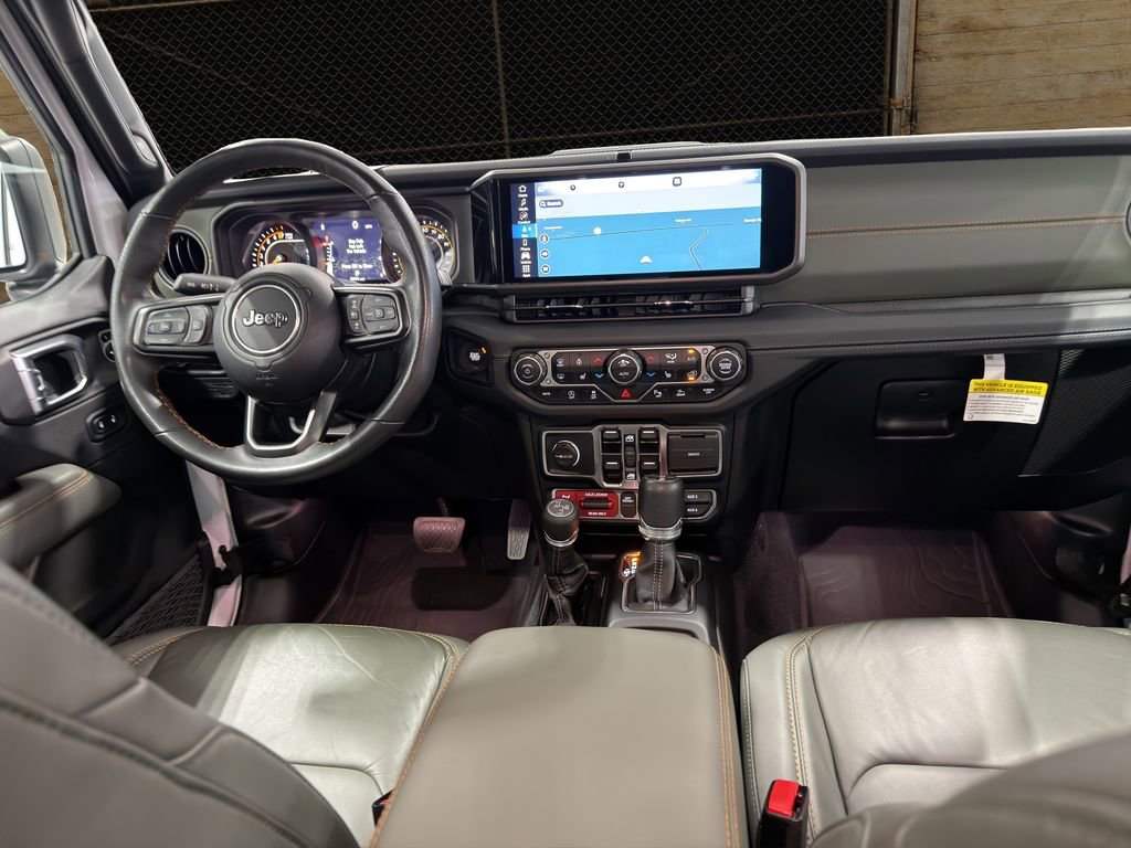 Used 2024 Jeep Gladiator Mojave AWD/4WD image 19