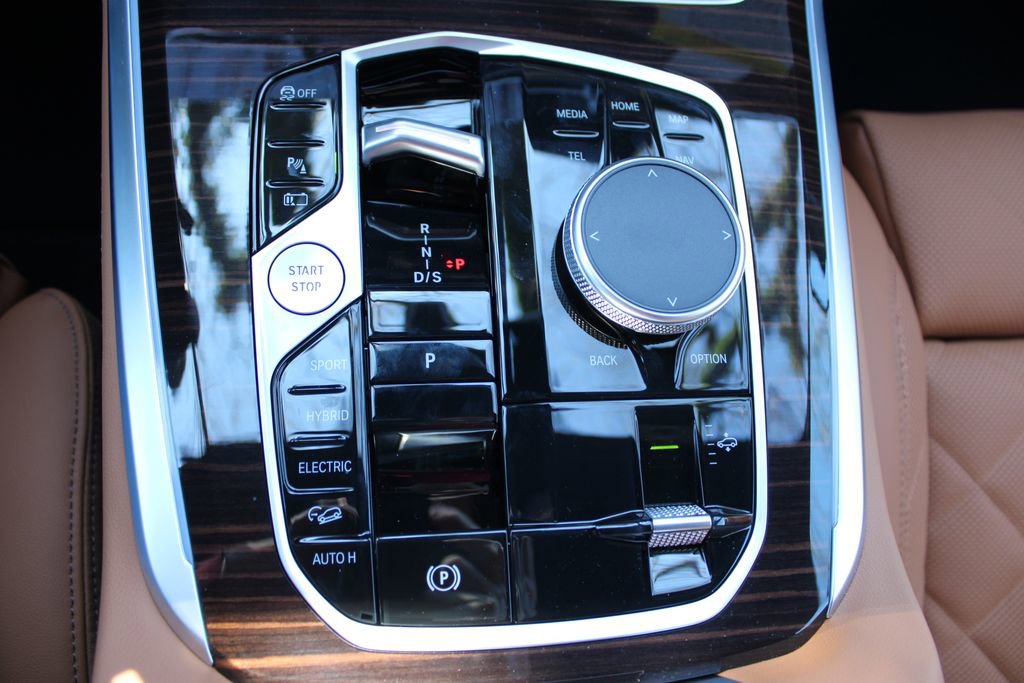 New 2026 BMW X5 xDrive50e w/ Climate Comfort Package image 32