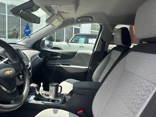 Used 2023 Chevrolet Equinox LS w/ LS Convenience Package FWD image 4